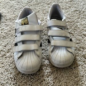 Adidas three stripe tennis shoes